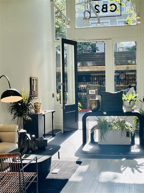  American Giant, a San Francisco-based company that once was solely an e-commerce retailer, is opening a its fifth physical storefront. . Cb2 santana row